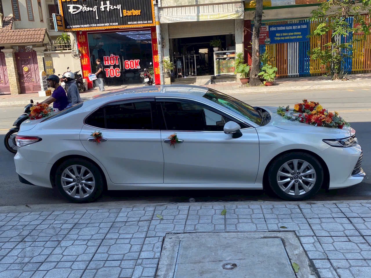 Cho thuê Toyota Camry cưới, du lịch – sang trọng, êm ái, tài xế chuyên nghiệp ảnh 4